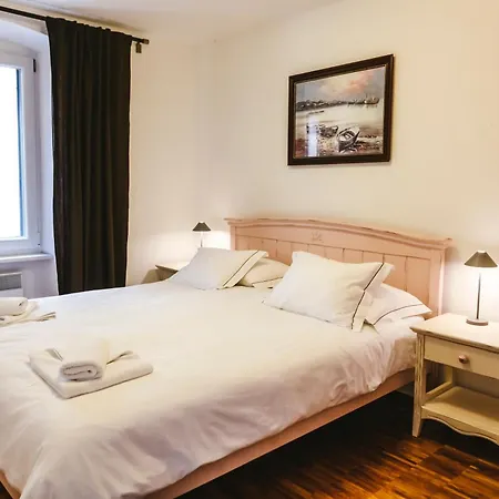 Park Apartment *